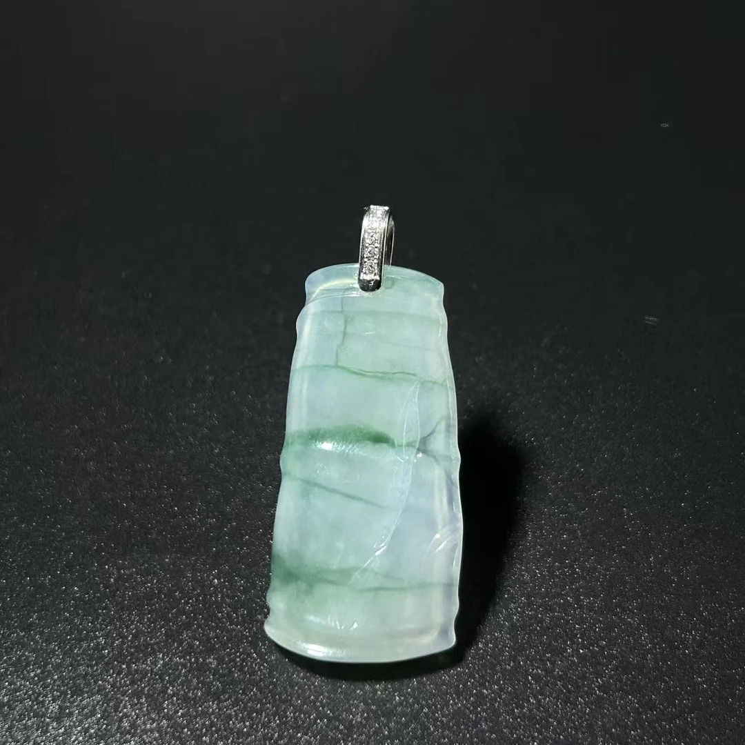 18K金镶嵌冰糯飘花节节高翡翠吊坠XA09190679/中贸圣佳拍卖