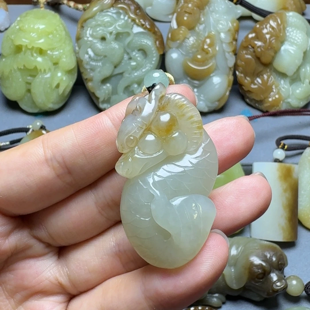 颈饰未镶嵌和田玉