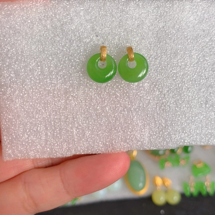 和田玉（碧玉）18K金镶嵌耳饰