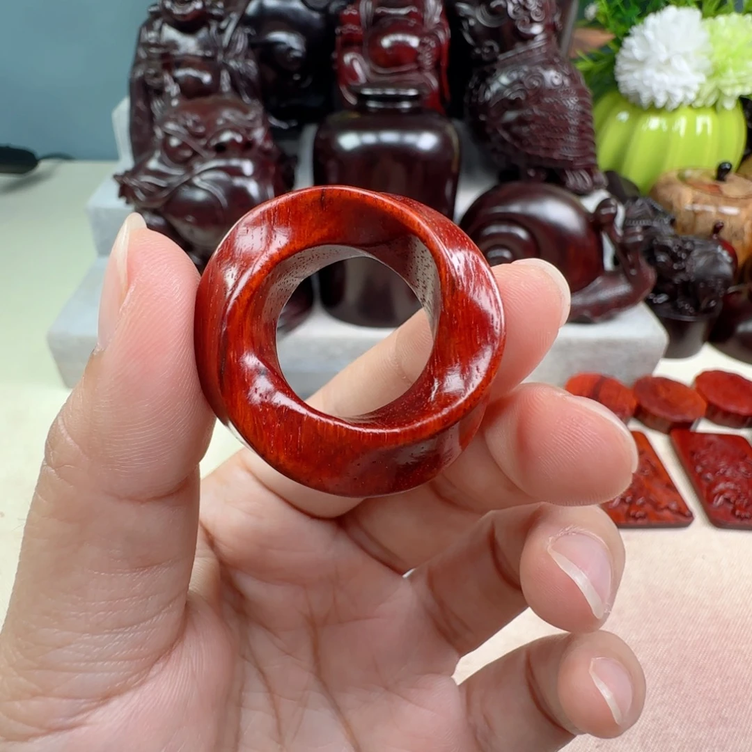 把件小叶紫檀莫比乌斯环