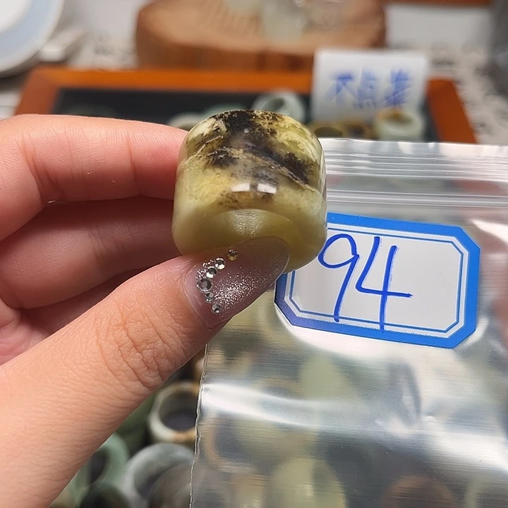 ****.蛇纹石玉未镶嵌戒指