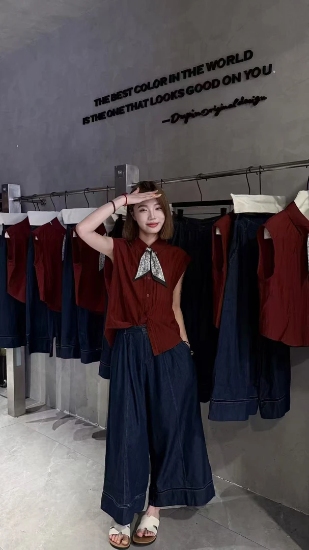 夏季新款红色小衫搭配牛仔阔腿裤套装还配丝巾