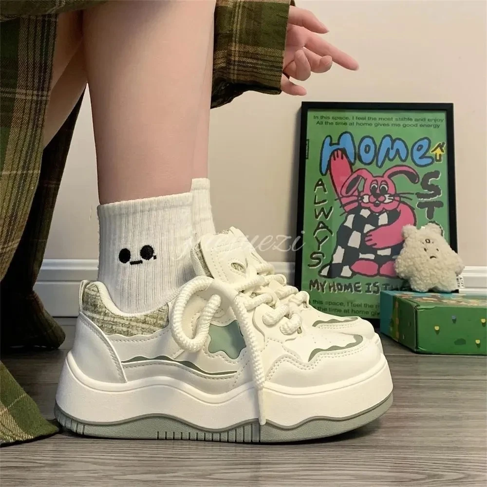 儿童板鞋秋冬新款时尚女童运动鞋舒适网红中大童潮鞋增高小白鞋