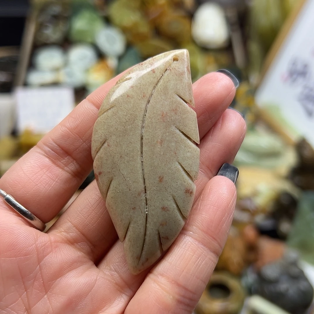 未镶嵌岫玉颈饰辽阳粉叶子