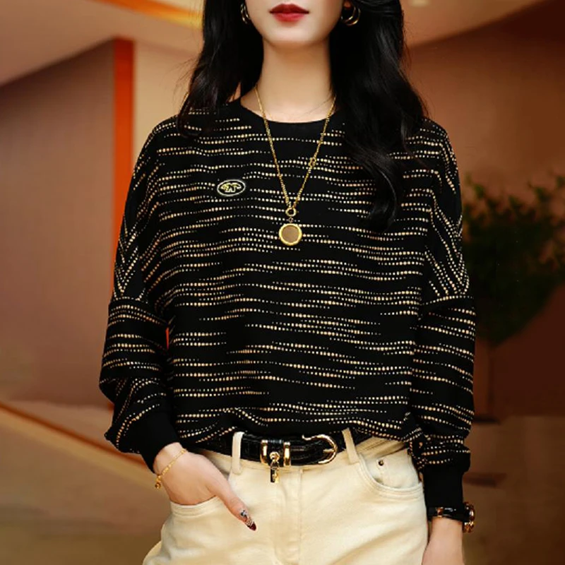 圆领洋气秋冬上衣春秋春款时尚套头小衫C气质显瘦打底减龄镂空女