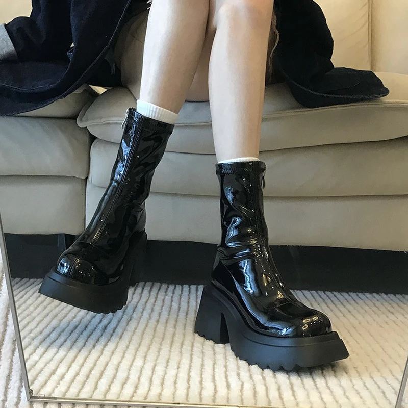 增高显瘦！高级感小短靴2025爆款超火黑色漆皮方头粗跟厚底瘦瘦靴