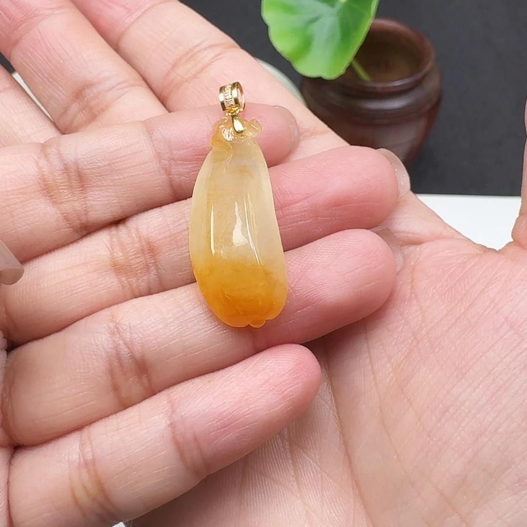 颈饰18K金镶嵌翡翠
