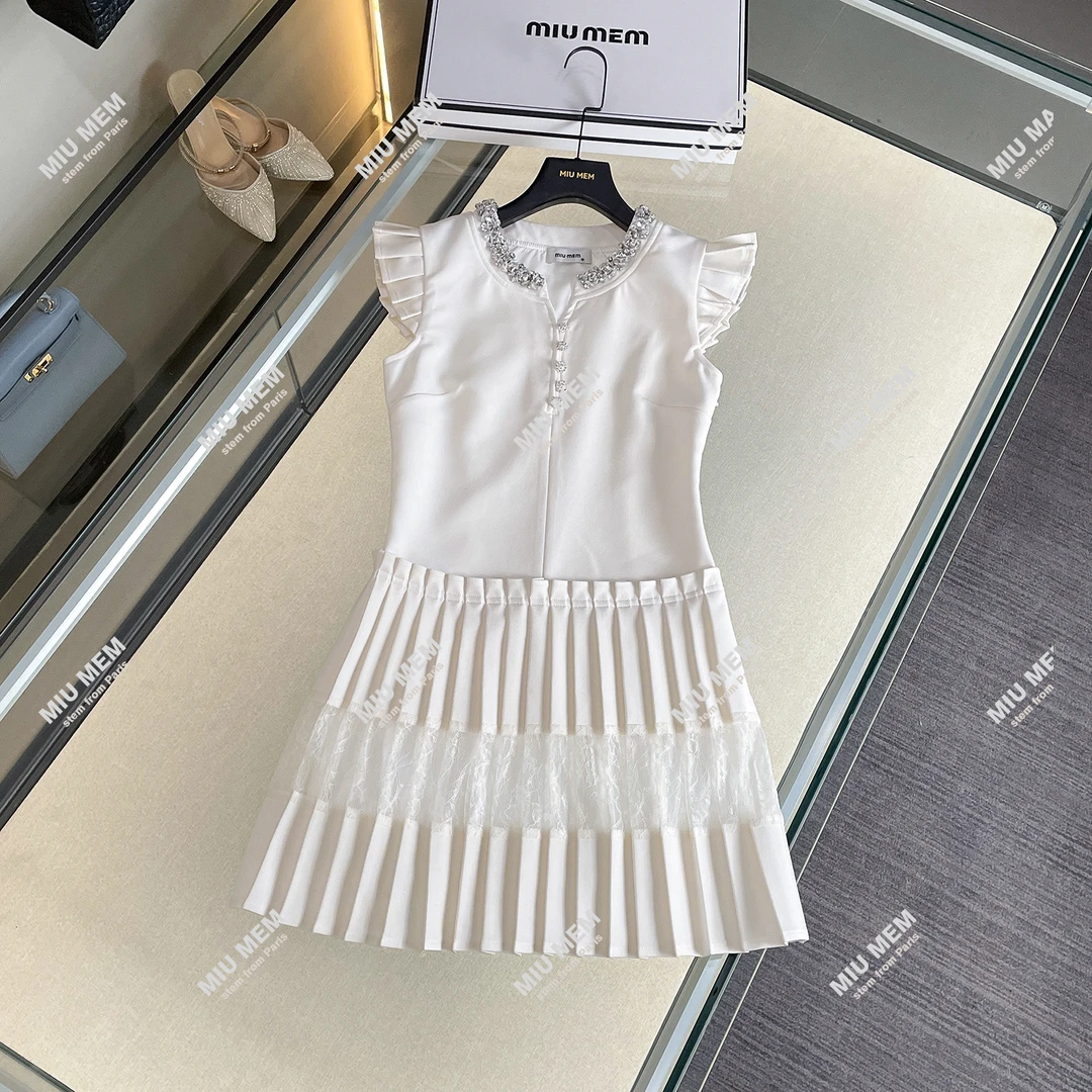 轻奢飞飞袖百褶拼接蕾丝镂空领口镶钻连衣裙女DY6562