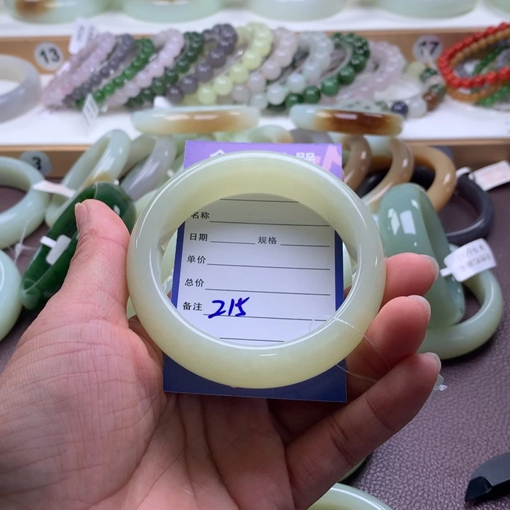 和田玉未镶嵌手镯