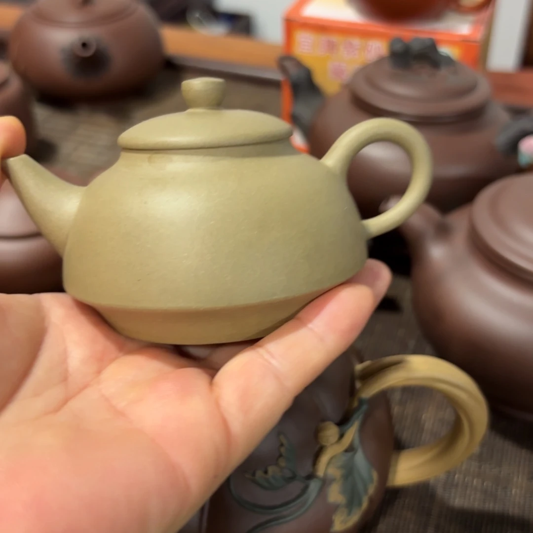 a****紫砂茶壶紫砂之光和青石相映照
