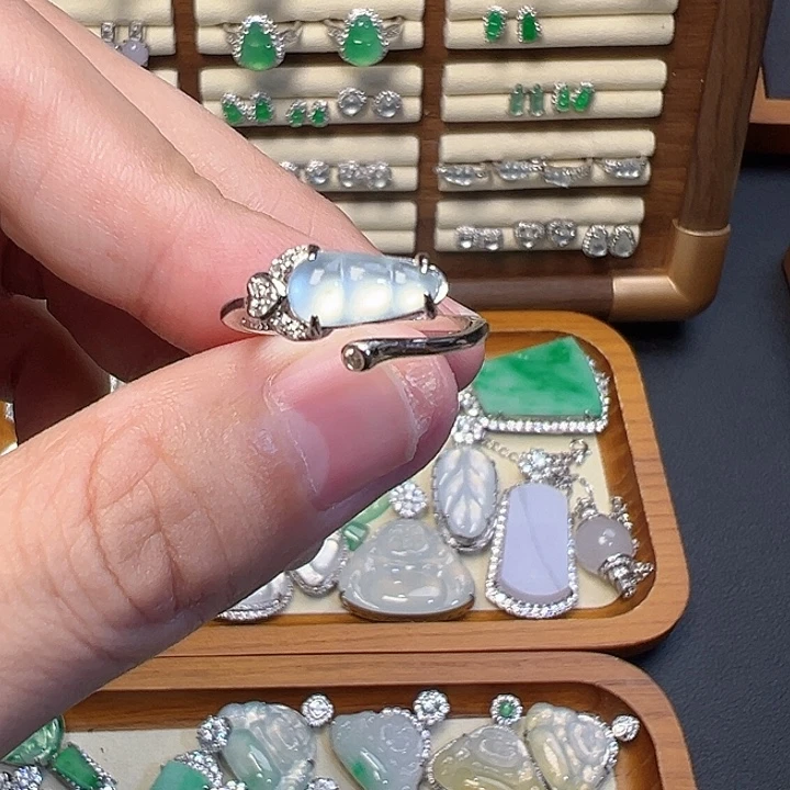 翡翠未镶嵌戒指戒指