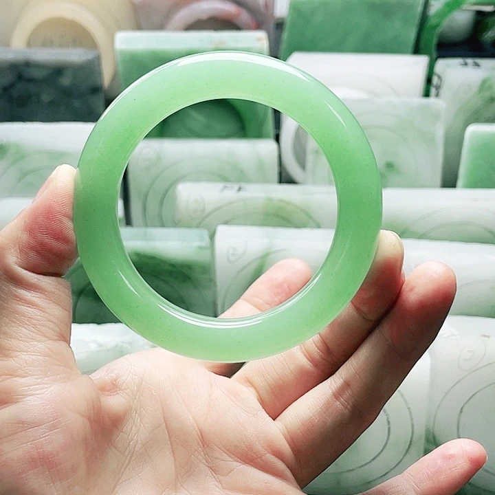 可***儿定制石英质玉（天山翠）