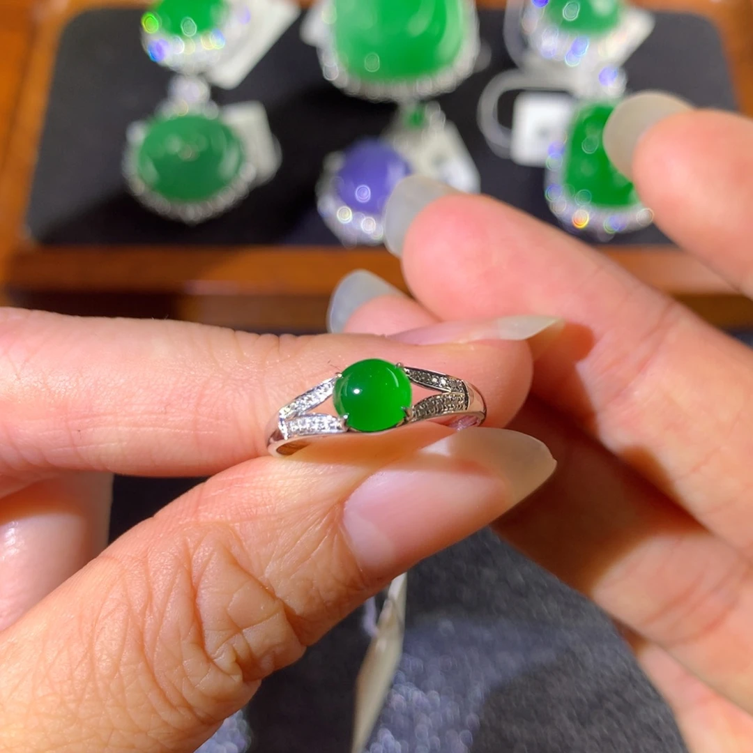 翡翠18K金镶嵌戒指翡翠