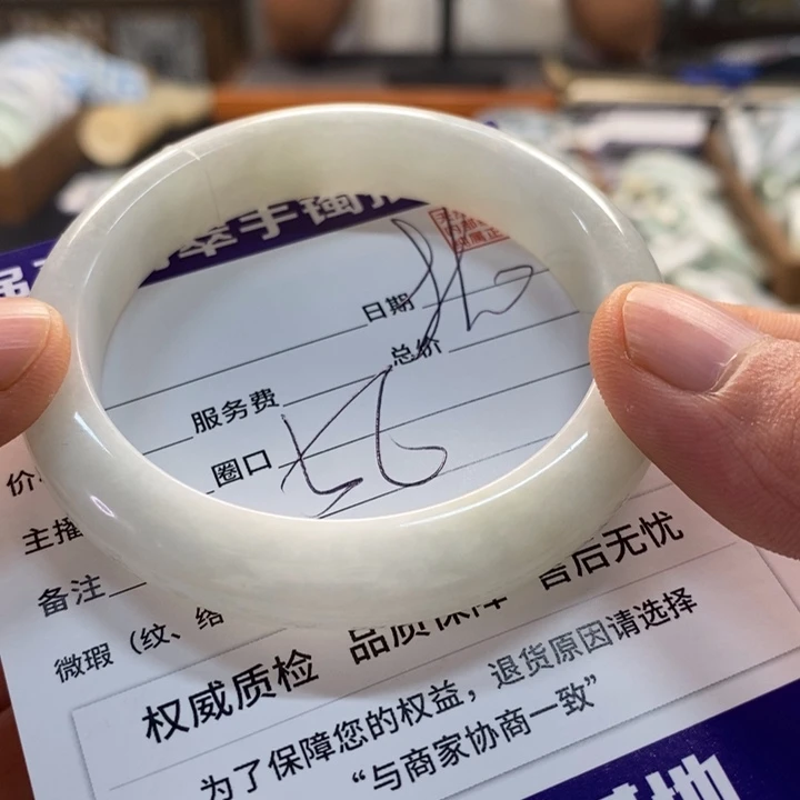 翡翠手镯未镶嵌翡翠手镯未镶嵌