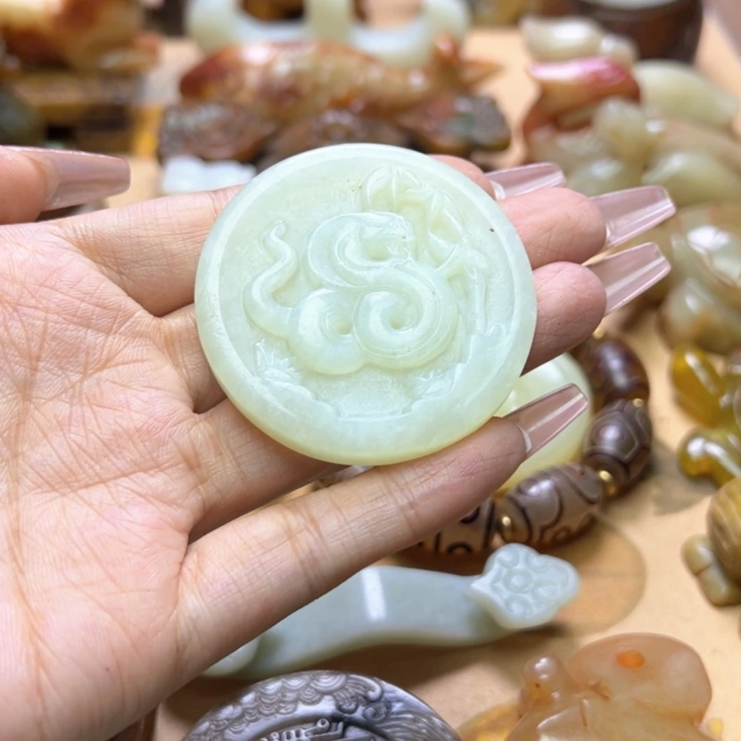 【闪购商品】蛇纹石玉颈饰未镶嵌