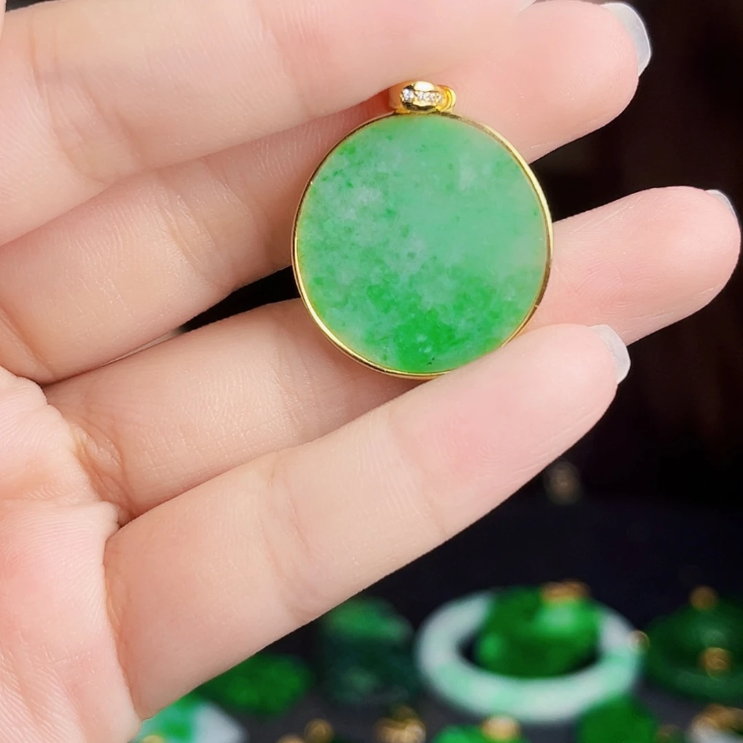 颈饰未镶嵌翡翠多样性