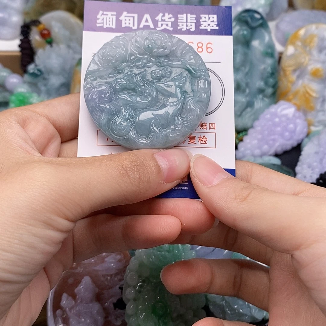 吊坠(不含链)未镶嵌翡翠