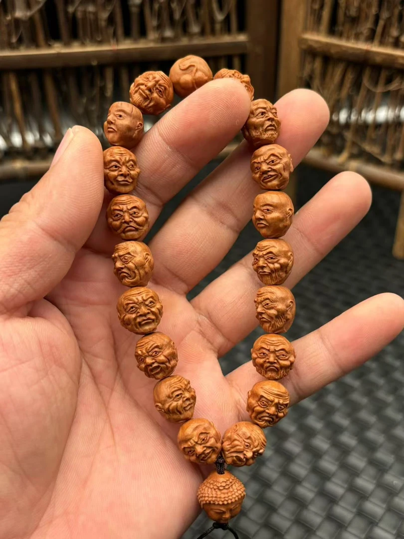 龙纹桃核  写实罗汉