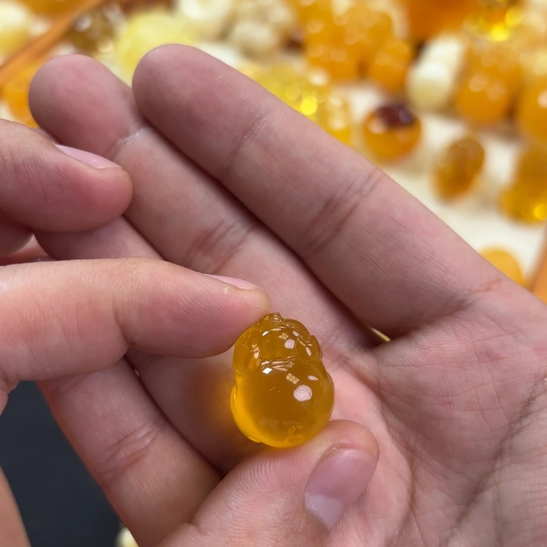 蜜蜡未镶嵌裸石小福猪