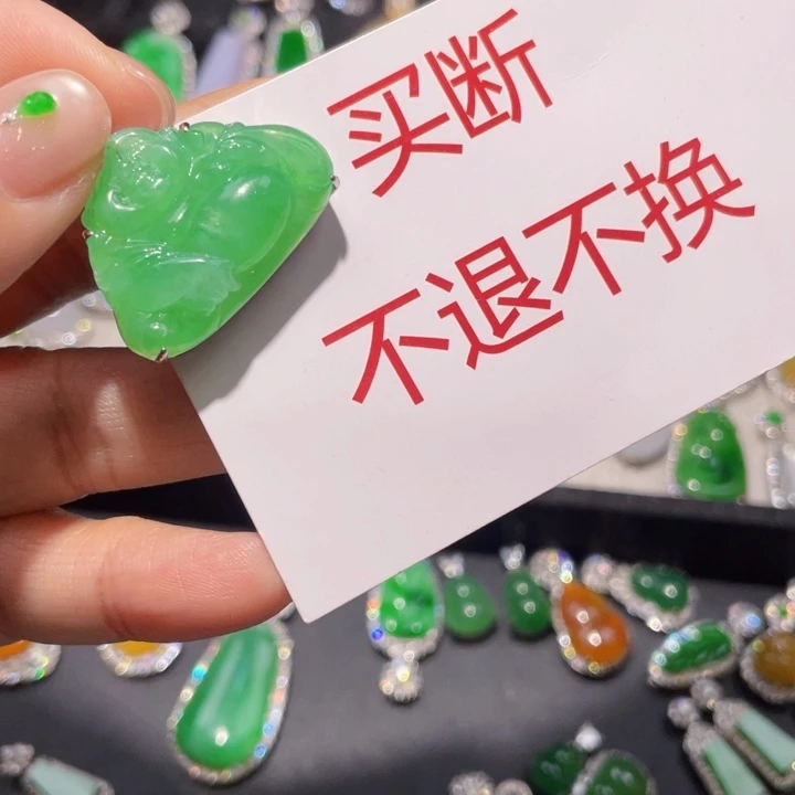比***理颈饰银S925镶嵌翡翠