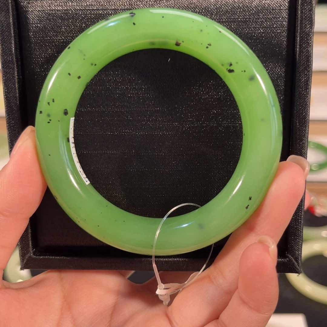 和田玉未镶嵌手镯「苹果绿」胖圆