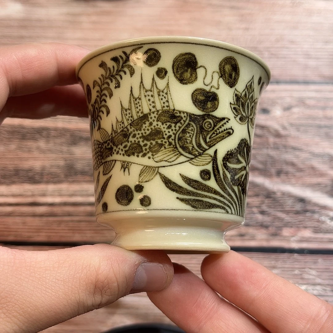 大瑕疵釉里金鱼藻杯