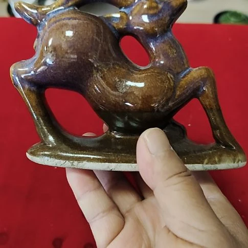 瓷片瓷片，各种摆件，均有瑕疵。沙锅！