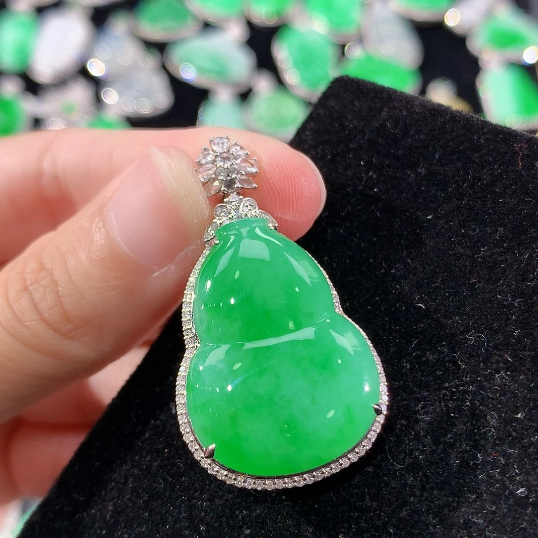 翡翠18K金镶嵌颈饰