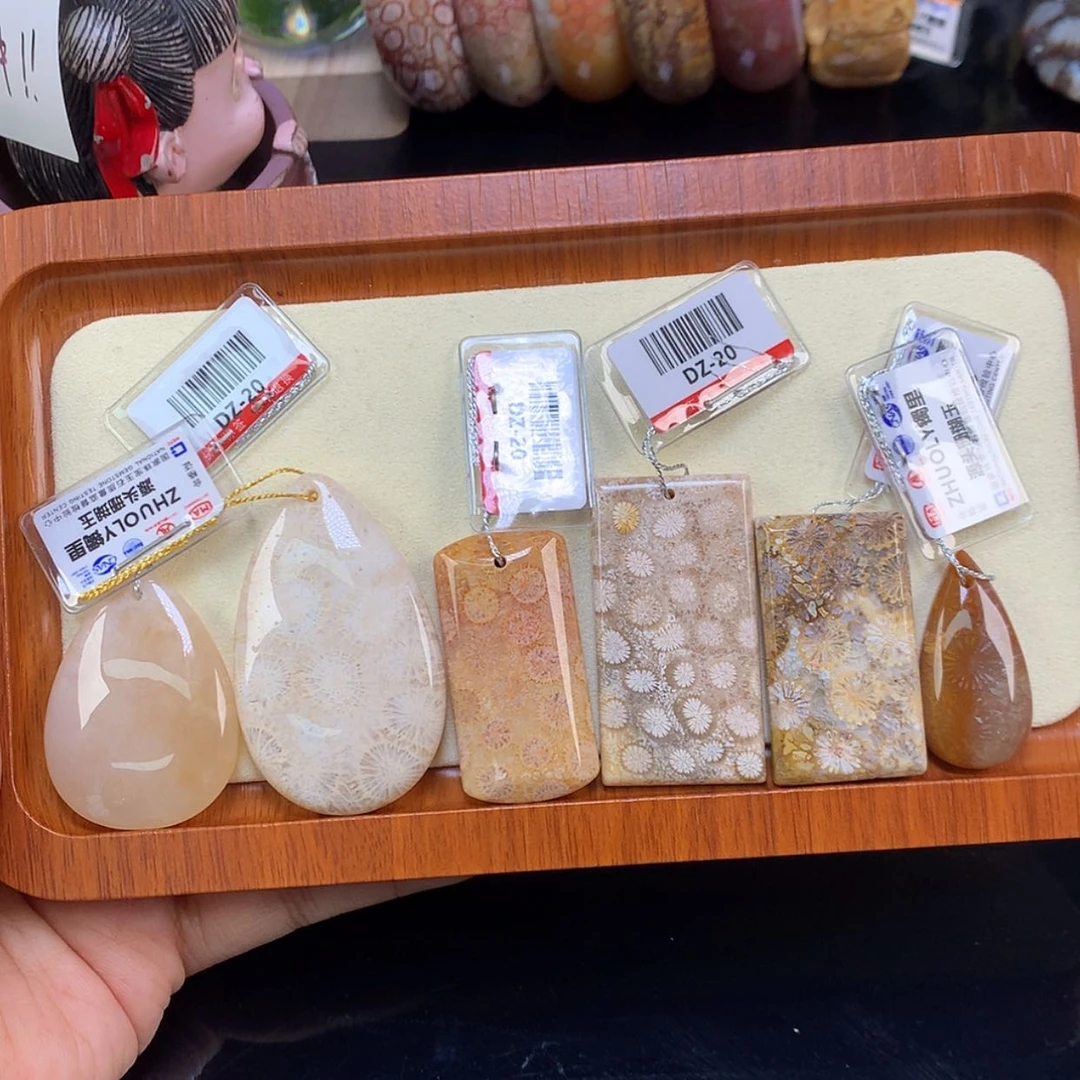 【闪购商品】颈饰未镶嵌硅化珊瑚（珊瑚玉）捡****?