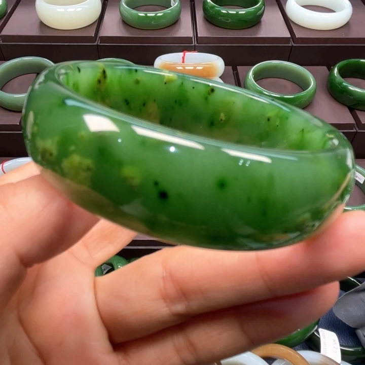 和田玉未镶嵌手镯