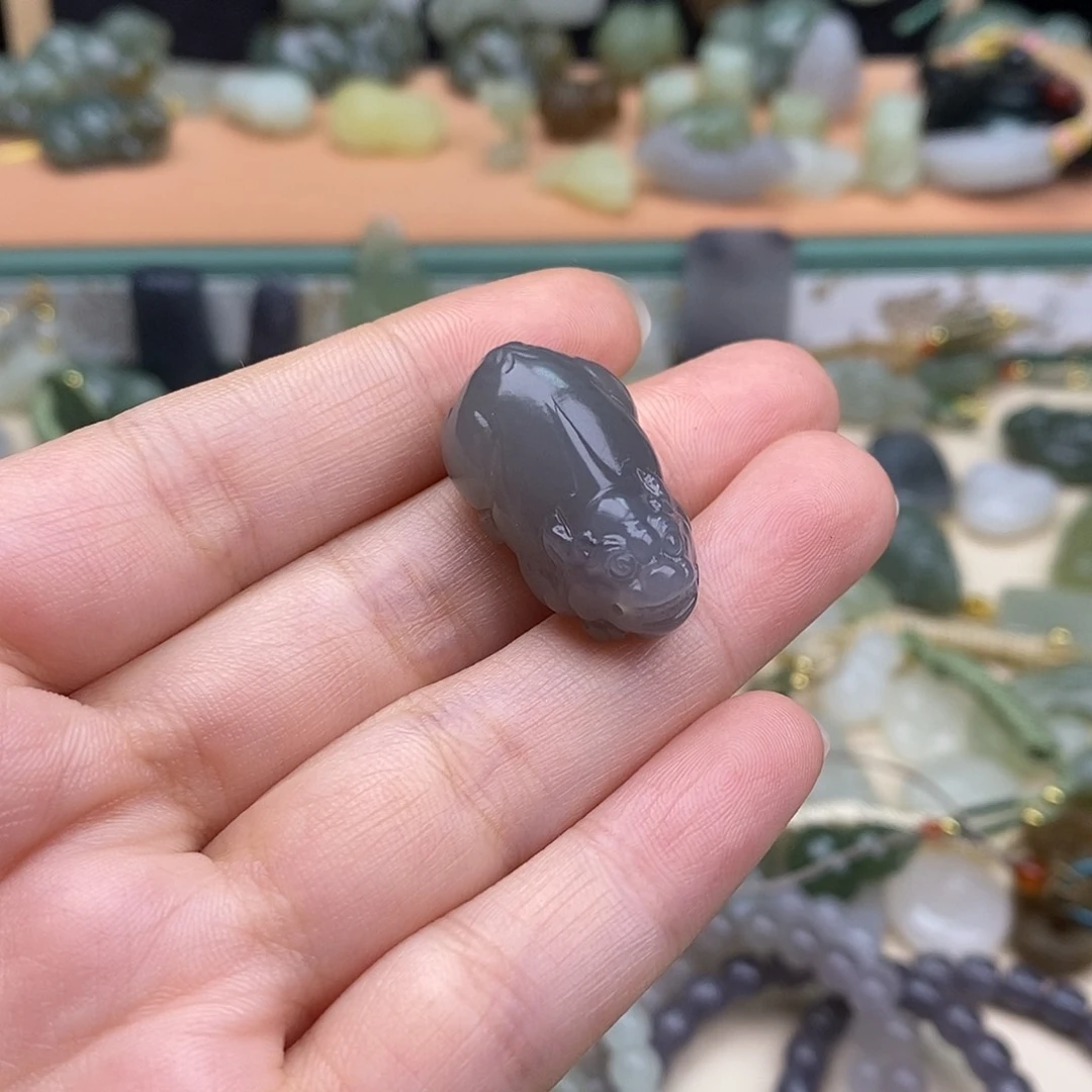 和田玉未镶嵌颈饰谷*毛