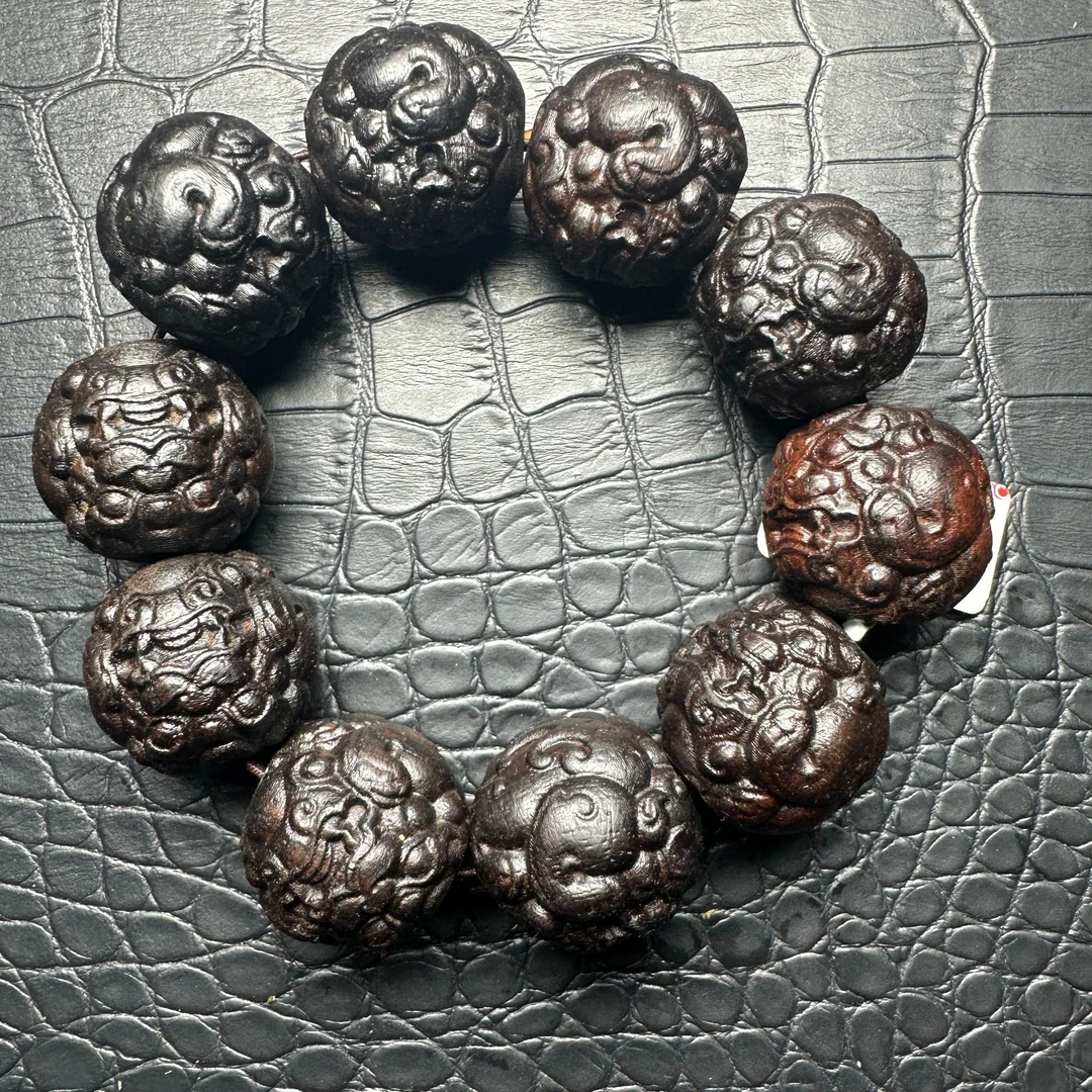 785沉木雕刻手串