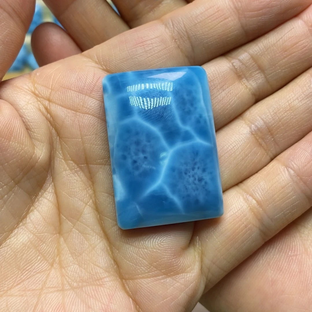 贝***班未镶嵌针钠钙石（海纹石）颈饰
