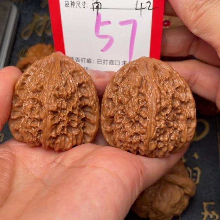 吊坠桃核文玩了吗