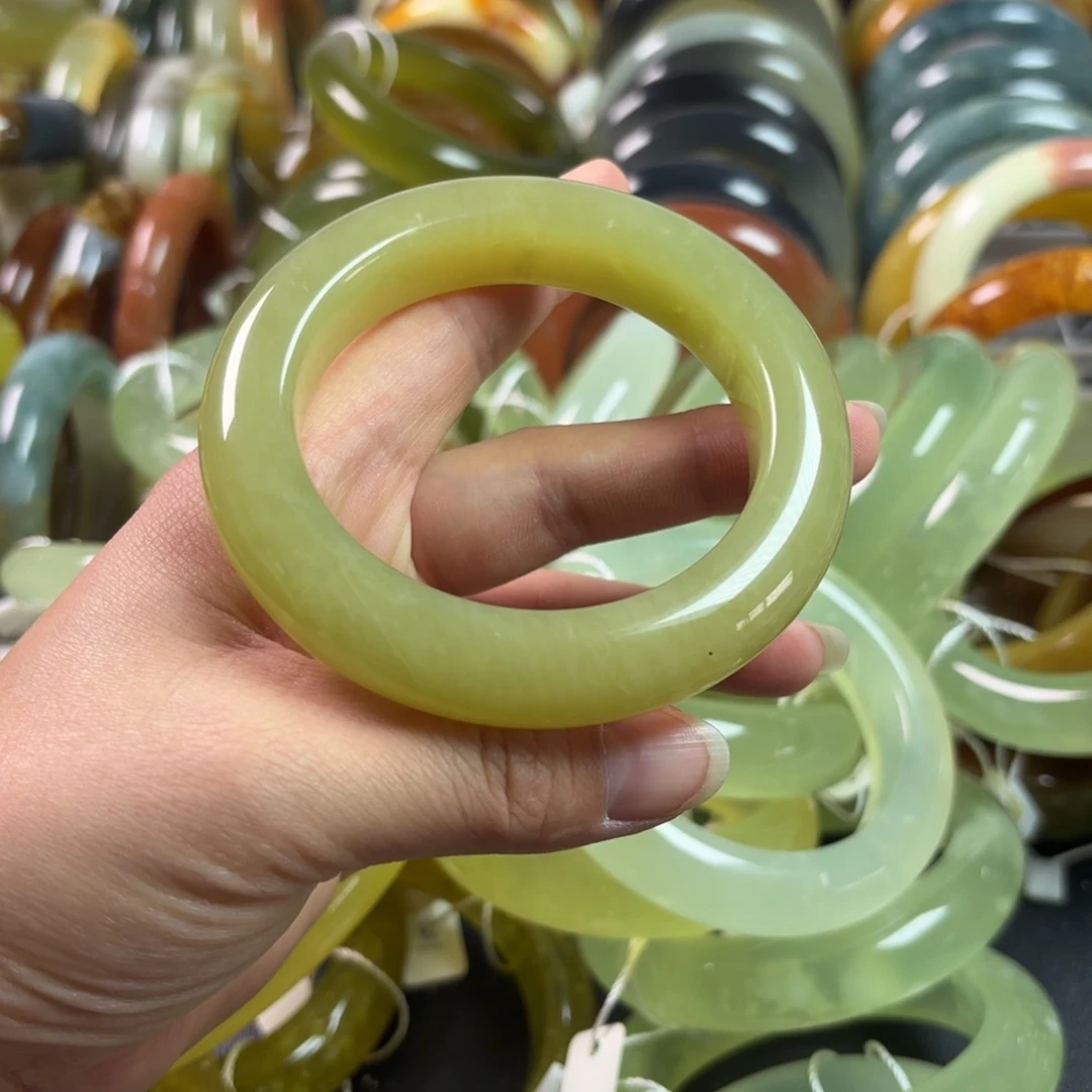 蛇纹石玉未镶嵌手镯