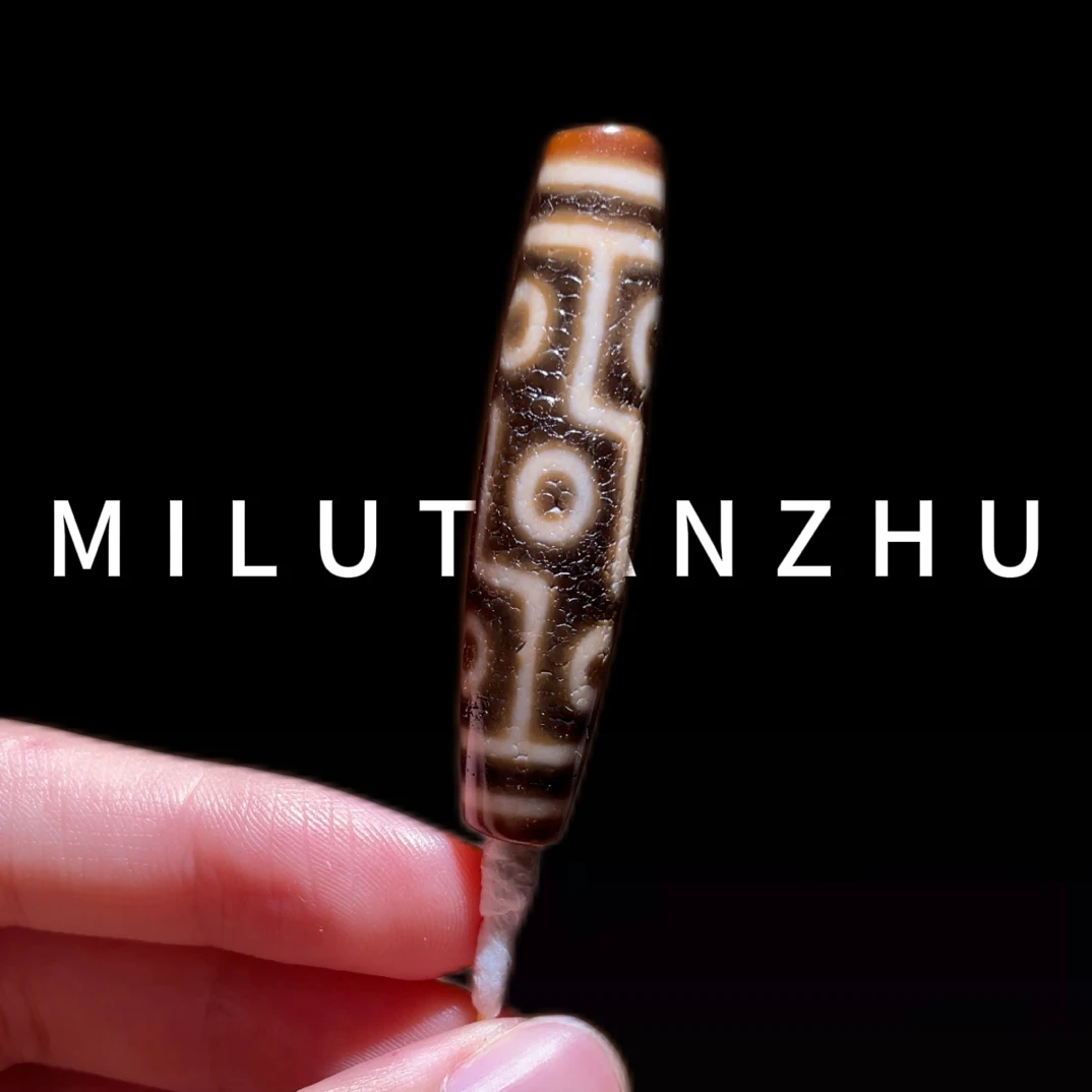 麋鹿出品；台湾天珠纯手工折线九眼，尺寸：53.5x12.5