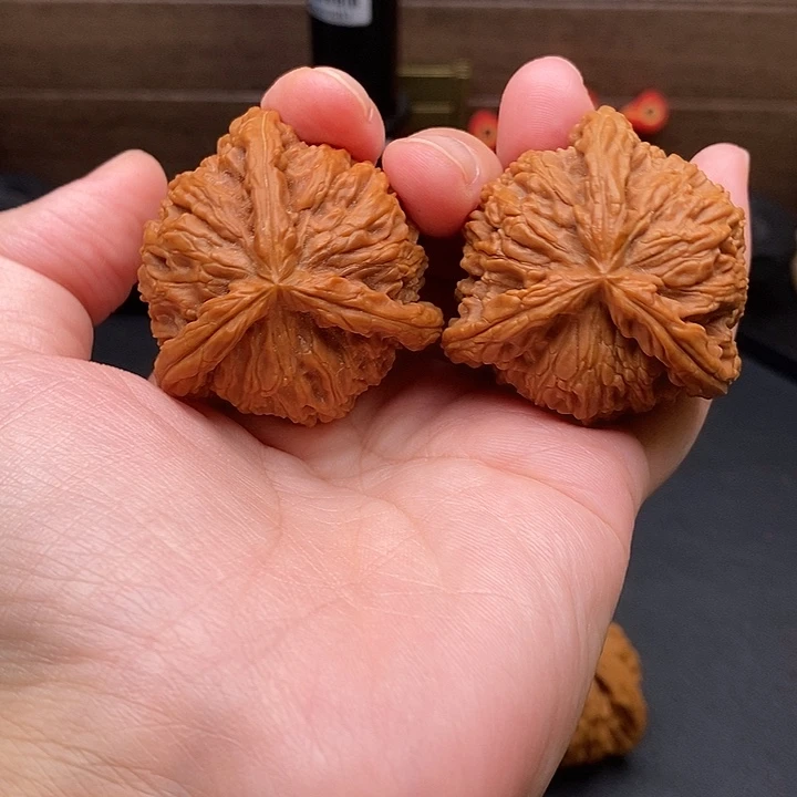 秦***月把件文玩核桃白奔
