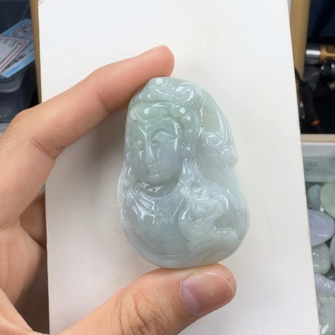 翡翠挂件未镶嵌翡翠