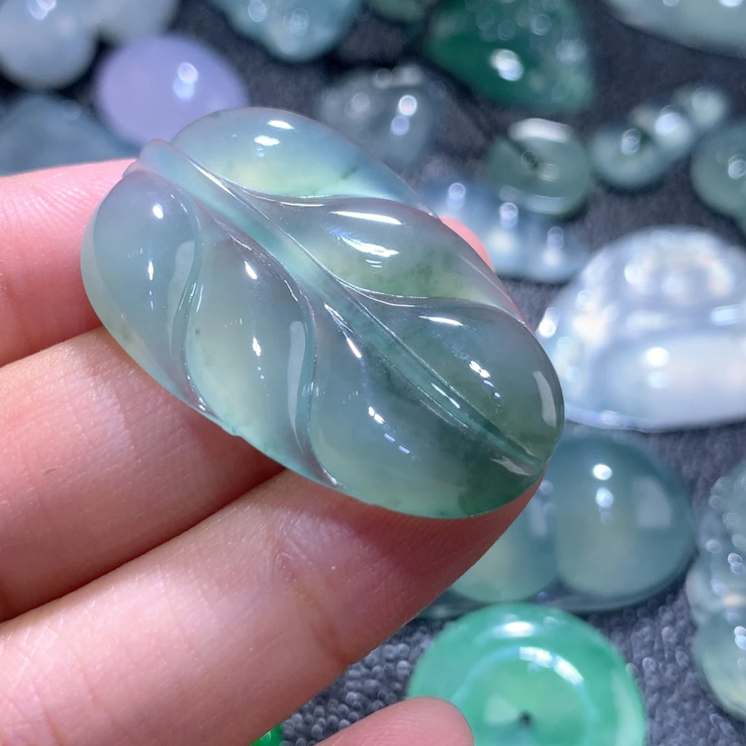 翡翠未镶嵌颈饰缅甸