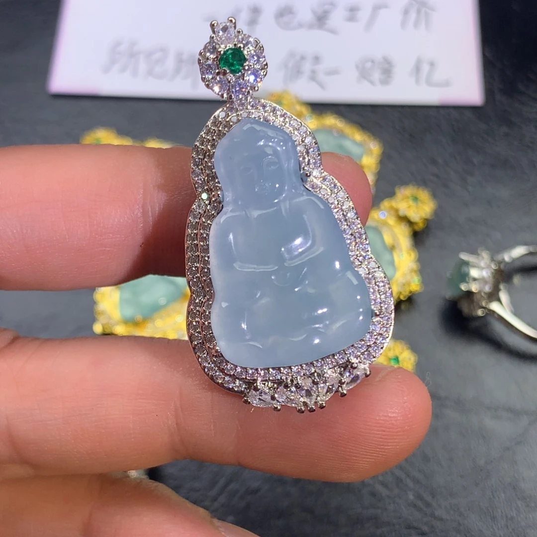 翡翠颈饰未镶嵌观音