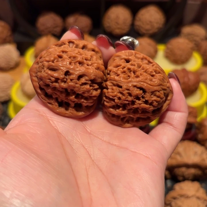 忍***↑文玩核桃吊坠南疆石