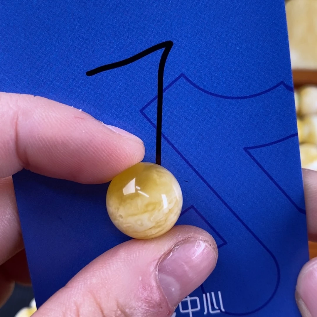 琥珀裸石未镶嵌晚**?蜜蜡