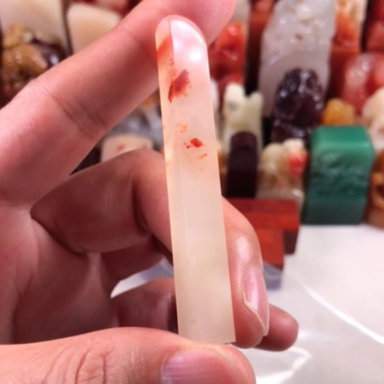 老挝石?****现精磨结晶钢笔章