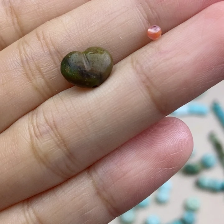南红玛瑙未镶嵌珠宝奇石