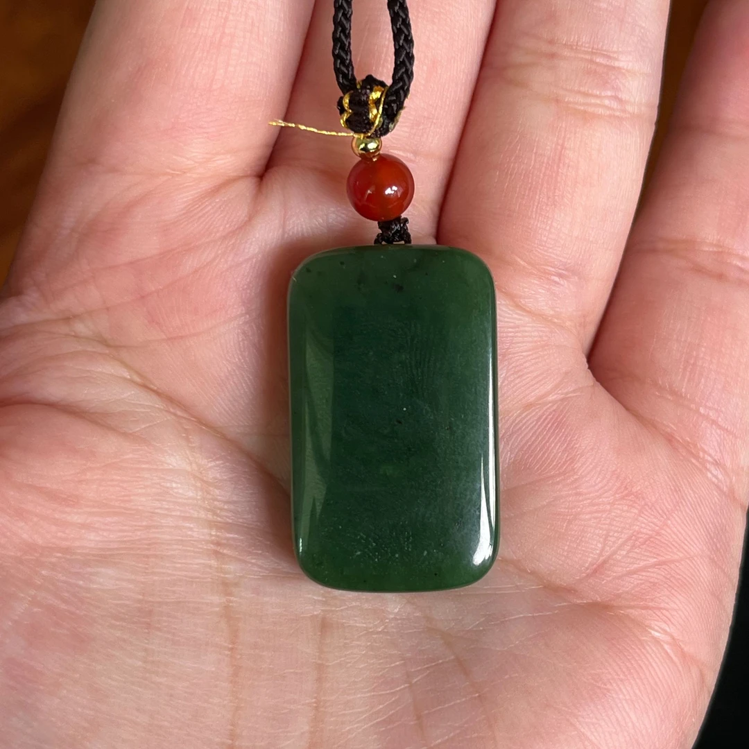 和田碧玉精美百搭菠菜绿无事牌吊坠