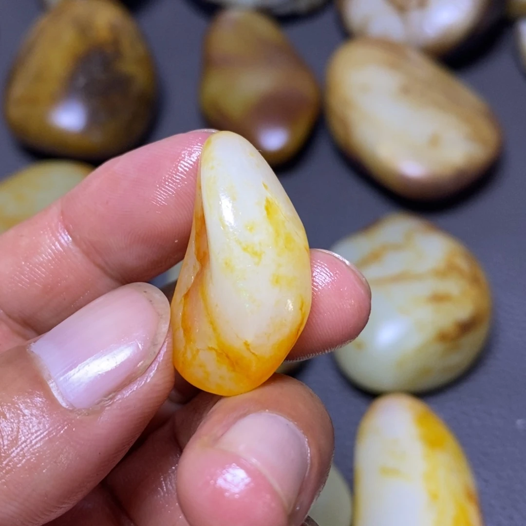 未镶嵌和田玉（糖玉）挂件