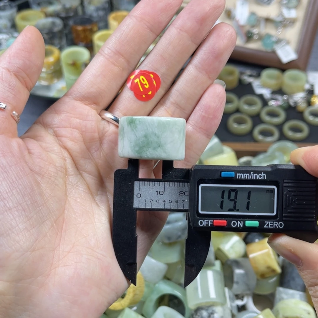 蛇纹石玉未镶嵌戒指