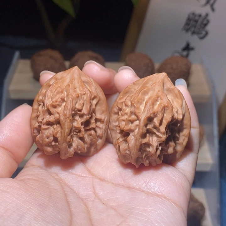 文玩核桃吊坠龙骨