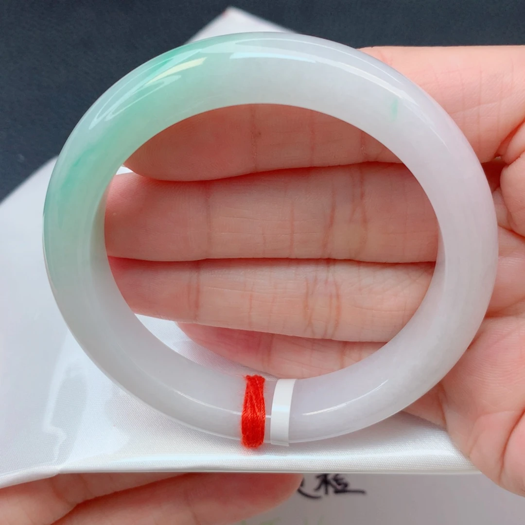 翡翠未镶嵌手镯54.6圈 白底青窄条完整推荐