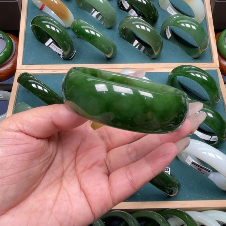 和田玉未镶嵌手镯